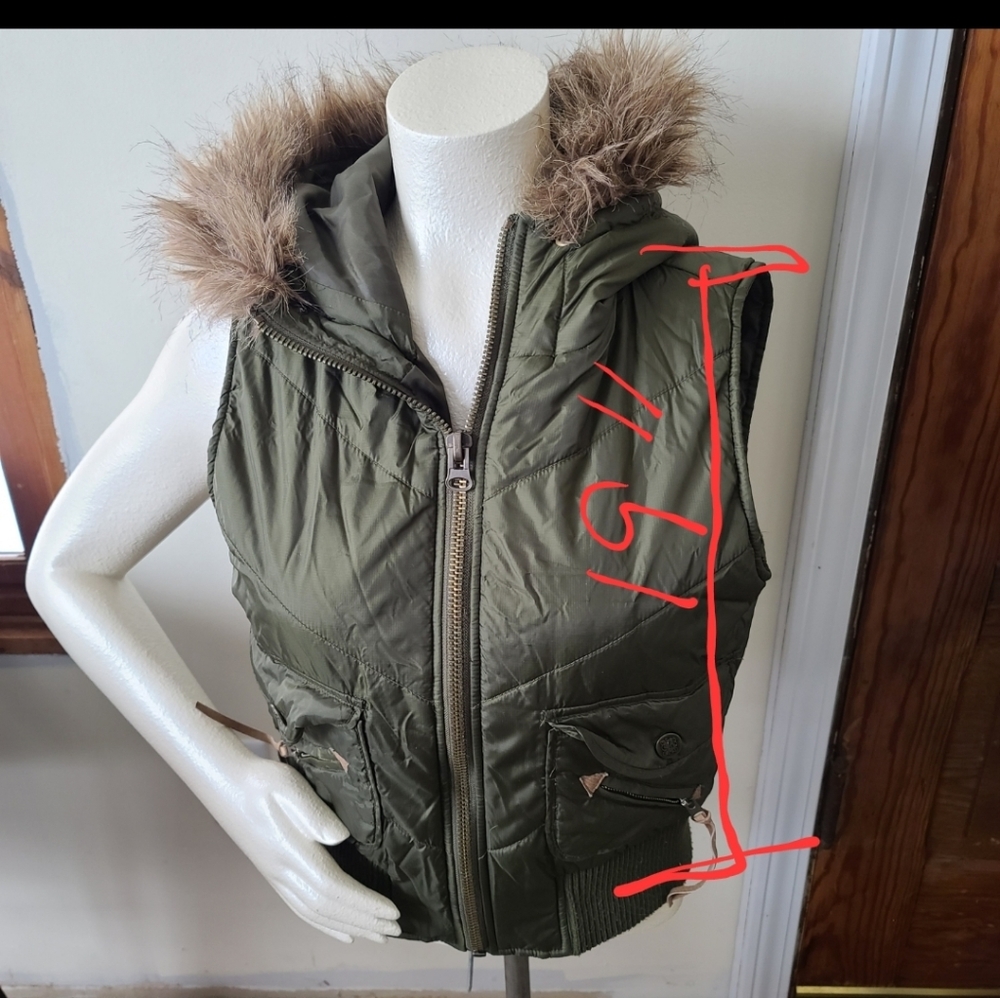 BB Dakota Fur Lined Hood Vest - Picture 2 of 8